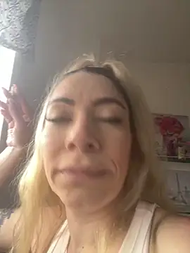 viktoria davis  online show from April 1, 2026, 9:34 pm