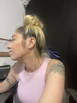 Snapshot of viktoria_davis_ chatting on March 21, 2025, 12:40 am viktoria davis online show from March 21, 2025, 12:40 am