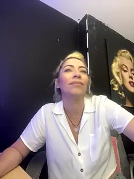 Snapshot of viktoria_davis_ chatting on December 5, 2025, 12:21 am viktoria davis online show from December 5, 2025, 12:21 am