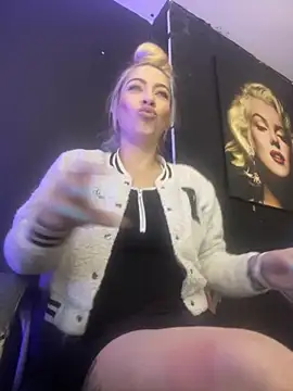 Snapshot of viktoria_davis_ chatting on October 29, 2025, 12:31 am viktoria davis online show from October 29, 2025, 12:31 am