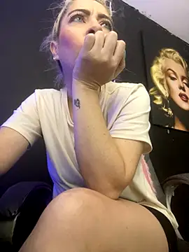 Snapshot of viktoria_davis_ chatting on October 31, 2025, 9:54 pm viktoria davis online show from October 31, 2025, 9:54 pm