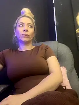 Snapshot of viktoria_davis_ chatting on November 20, 2025, 12:55 am viktoria davis online show from November 20, 2025, 12:55 am