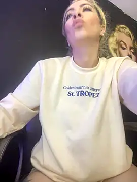 Snapshot of viktoria_davis_ chatting on November 14, 2025, 12:36 am viktoria davis online show from November 14, 2025, 12:36 am