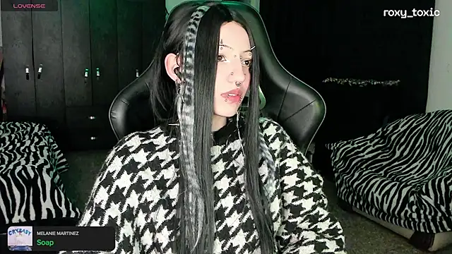 Snapshot of roxy_toxic chatting on September 20, 2025, 3:00 am roxy toxic online show from September 20, 2025, 3:00 am