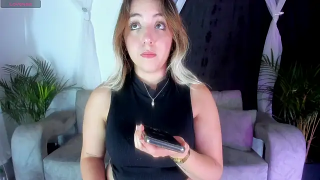 Snapshot of Freydis18 chatting on November 12, 2025, 3:10 am Freydis18 online show from November 12, 2025, 3:10 am