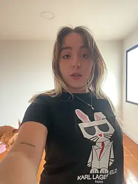 Snapshot of Freydis18 chatting on November 24, 2025, 8:31 pm Freydis18 online show from November 24, 2025, 8:31 pm