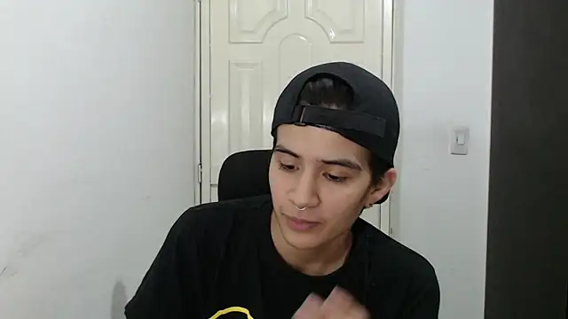 Snapshot of Dha_lia0 chatting on January 20, 2025, 1:28 am Dha lia0 online show from January 20, 2025, 1:28 am