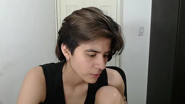 Snapshot of Dha_lia0 chatting on January 27, 2025, 3:37 am Dha lia0 online show from January 27, 2025, 3:37 am