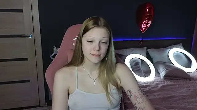 MiaWhisper online show from February 24, 2025, 4:27 am