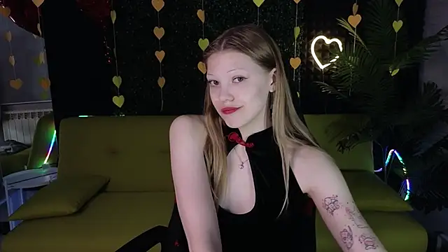 MiaWhisper online show from February 22, 2025, 1:11 am