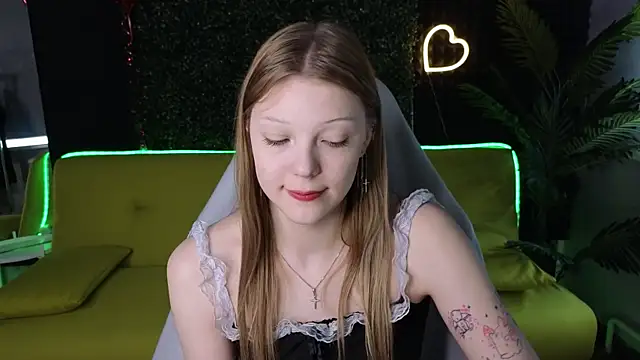 MiaWhisper online show from March 21, 2025, 4:06 am