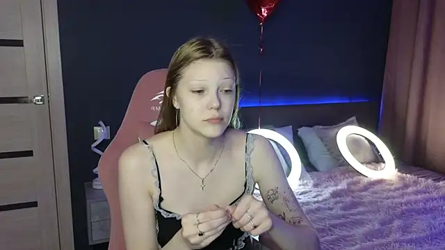 MiaWhisper online show from March 6, 2025, 1:05 am