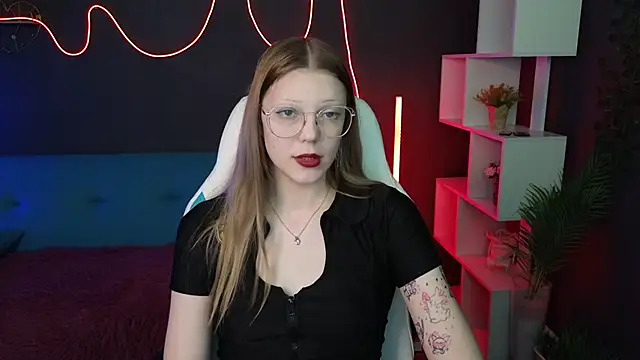 MiaWhisper online show from February 6, 2025, 4:21 am