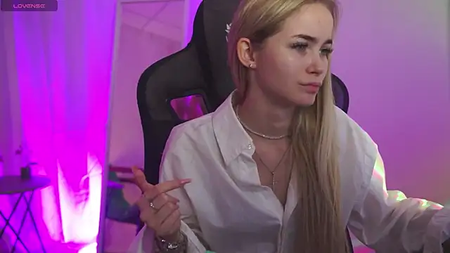 Snapshot of DakotaaJohnnson chatting on October 28, 2025, 12:15 pm DakotaaJohnnson online show from October 28, 2025, 12:15 pm