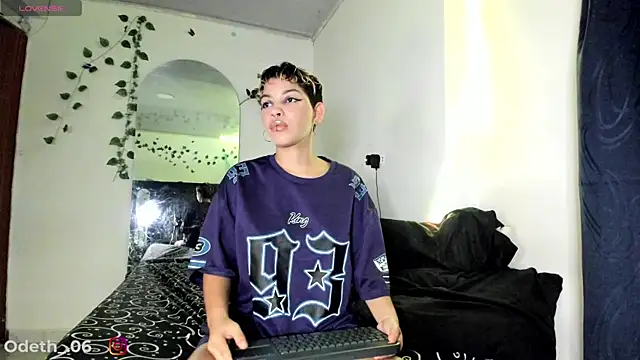 Odeth  online show from November 11, 2025, 3:56 am