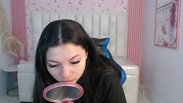 shalon diaz s online show from December 15, 2025, 1:06 pm