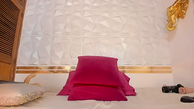 Sara Collinnss online show from March 27, 2026, 11:55 am