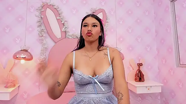 Snapshot of LIA_SWAN_ chatting on November 25, 2025, 4:13 am LIA SWAN online show from November 25, 2025, 4:13 am