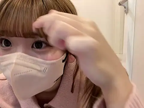 Snapshot of shina_mo_n_ch chatting on February 9, 2026, 2:59 pm shina mo n ch online show from February 9, 2026, 2:59 pm