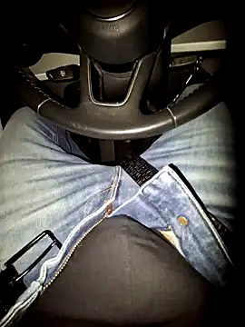 Nzino1983 online show from April 18, 2026, 10:43 pm