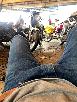 Snapshot of Avila67 chatting on December 2, 2025, 1:35 pm Avila67 online show from December 2, 2025, 1:35 pm