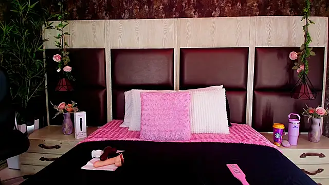 Snapshot of Bella_Smiith_ chatting on November 8, 2025, 12:31 pm Bella Smiith online show from November 8, 2025, 12:31 pm