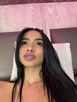 Snapshot of Bella_Smiith_ chatting on December 13, 2025, 8:04 pm Bella Smiith online show from December 13, 2025, 8:04 pm