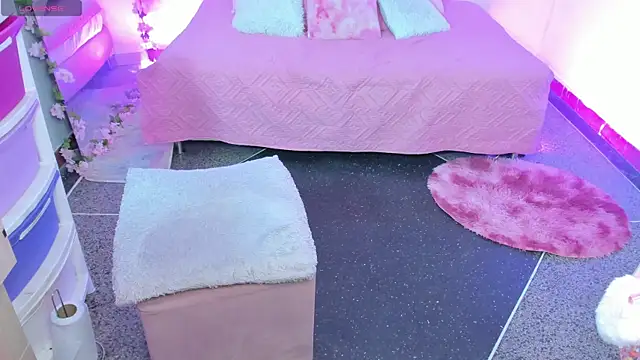 ScarlettDreamss7 online show from December 19, 2025, 11:34 am