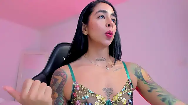 sophierooy22 online show from May 8, 2026, 1:15 pm