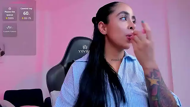 Snapshot of sophierooy22 chatting on November 13, 2025, 8:35 pm sophierooy22 online show from November 13, 2025, 8:35 pm