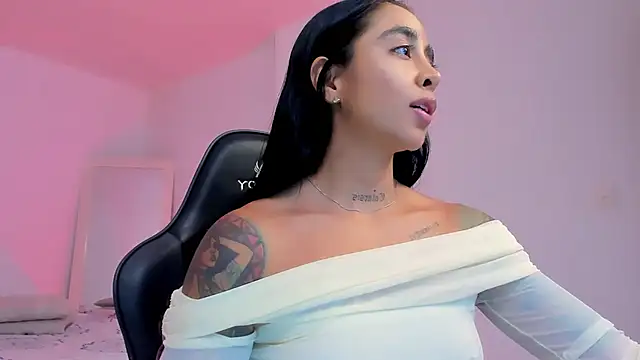 sophierooy22 online show from March 31, 2026, 1:07 am