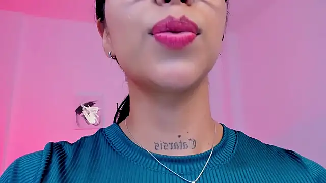 Snapshot of sophierooy22 chatting on November 19, 2025, 3:45 pm sophierooy22 online show from November 19, 2025, 3:45 pm