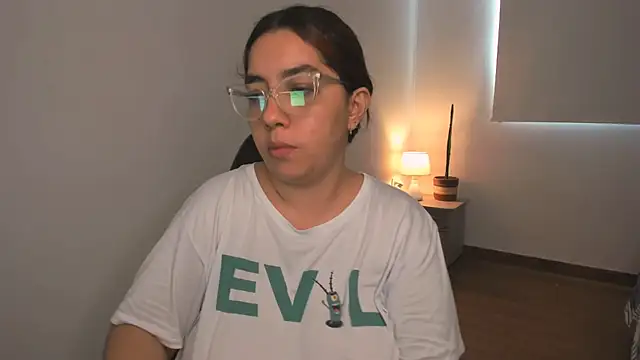 brithany olson25 online show from March 21, 2025, 2:51 pm