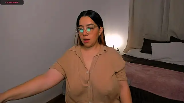 brithany olson25 online show from September 28, 2025, 12:23 pm