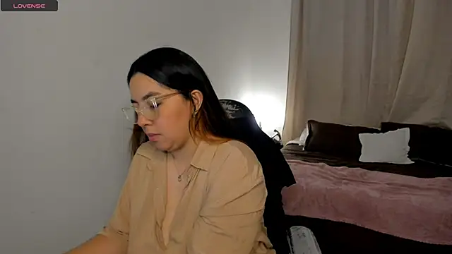 brithany olson25 online show from November 9, 2025, 7:29 pm