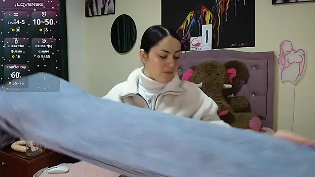 Snapshot of Emmie_Hot chatting on November 11, 2025, 12:11 pm Emmie Hot online show from November 11, 2025, 12:11 pm