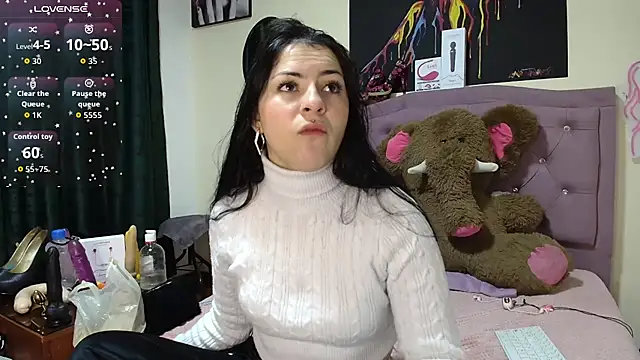 Snapshot of Emmie_Hot chatting on December 2, 2025, 12:18 pm Emmie Hot online show from December 2, 2025, 12:18 pm