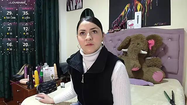 Snapshot of Emmie_Hot chatting on November 6, 2025, 11:58 am Emmie Hot online show from November 6, 2025, 11:58 am