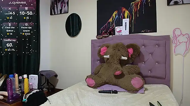 Snapshot of Emmie_Hot chatting on November 25, 2025, 12:16 pm Emmie Hot online show from November 25, 2025, 12:16 pm