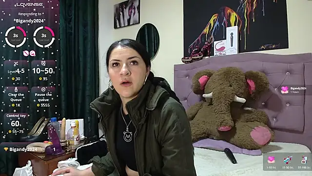 Snapshot of Emmie_Hot chatting on November 28, 2025, 12:05 pm Emmie Hot online show from November 28, 2025, 12:05 pm