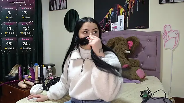 Snapshot of Emmie_Hot chatting on November 3, 2025, 12:09 pm Emmie Hot online show from November 3, 2025, 12:09 pm