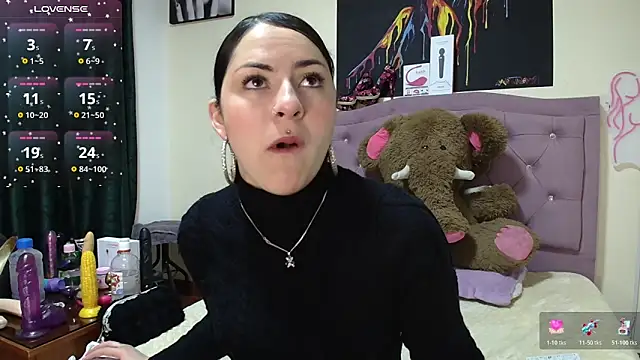 Snapshot of Emmie_Hot chatting on November 26, 2025, 12:05 pm Emmie Hot online show from November 26, 2025, 12:05 pm