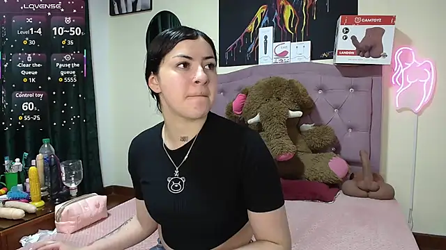 Snapshot of Emmie_Hot chatting on May 25, 2026, 11:53 am Emmie Hot online show from May 25, 2026, 11:53 am