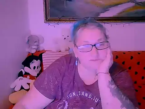 Marryllunax online show from November 26, 2025, 5:24 pm