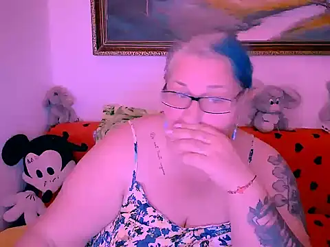 Marryllunax online show from October 25, 2025, 6:08 pm