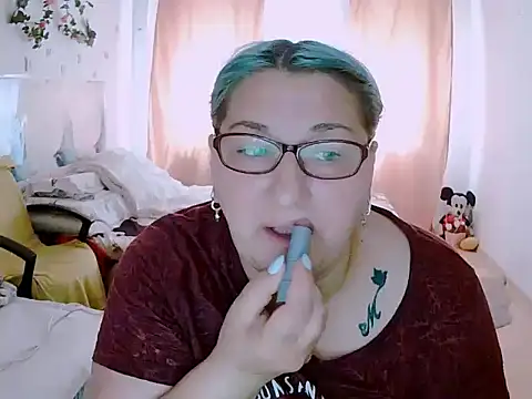 Marryllunax online show from May 19, 2026, 8:32 am