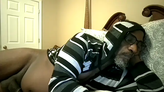 Snapshot of Soultouch1 chatting on December 19, 2025, 11:56 am Soultouch1 online show from December 19, 2025, 11:56 am