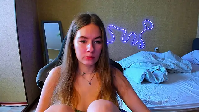 Snapshot of EmilyPaw chatting on February 24, 2026, 9:21 am EmilyPaw online show from February 24, 2026, 9:21 am