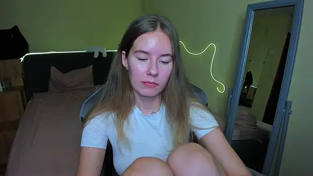 Snapshot of EmilyPaw chatting on November 19, 2025, 6:08 pm EmilyPaw online show from November 19, 2025, 6:08 pm