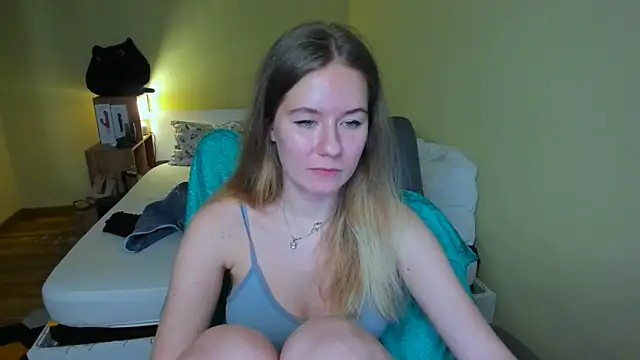 Snapshot of EmilyPaw chatting on February 16, 2025, 5:48 pm EmilyPaw online show from February 16, 2025, 5:48 pm